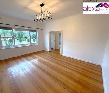 Charming 3-Bedroom Home on a Large Leafy Block - Photo 2