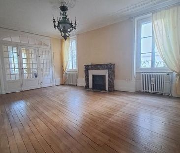 BEL APPARTEMENT TYPE HAUSSMANIEN COEUR DE VILLE - Photo 2