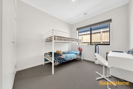 42 Shell Close, Clyde North, VIC 3978 - Photo 5