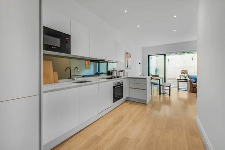 Gunnersbury Avenue - Photo 2