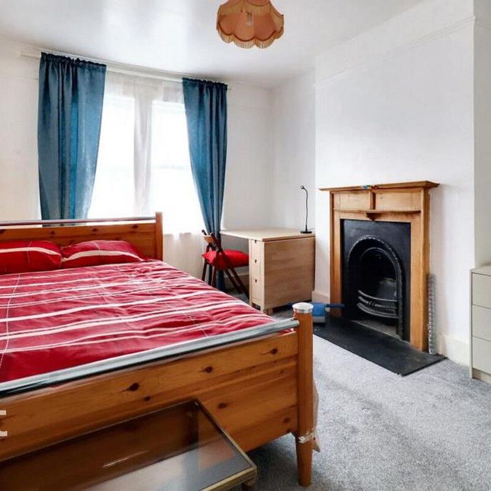 1 bedroom in a house share to rent - Photo 1
