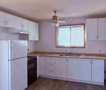 Moon Manor – 2 Bedroom 1 Bathroom Unit Available - Photo 3
