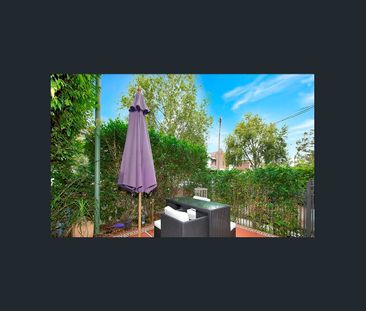 Period Charm + Modern Amenity - Photo 3