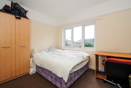 6 bedroom semi-detached house to rent - Photo 2