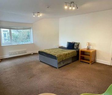 9 bedroom house of multiple occupation to rent - Photo 4