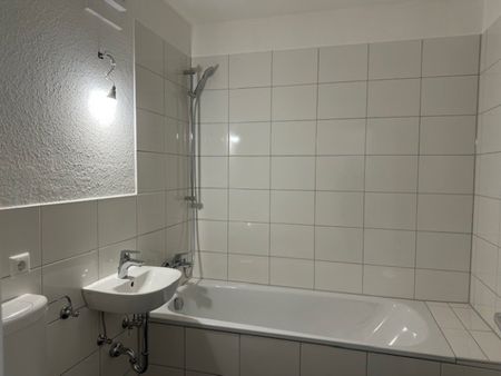 Frisch sanierte 2-ZW in der Helsinkistr. 84 in Kiel zu vermieten! Otto Stöben GmbH - Photo 4