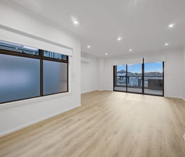 Modern 3-Bedroom Townhouse - Photo 1