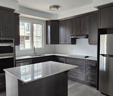 For Lease - 1261 Courtleigh Trail, Oakville, Ontario - Photo 3