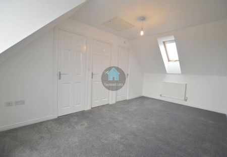 4 bedroom semi-detached house to rent - Photo 3