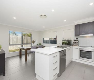 33 Solana Circuit - Photo 4