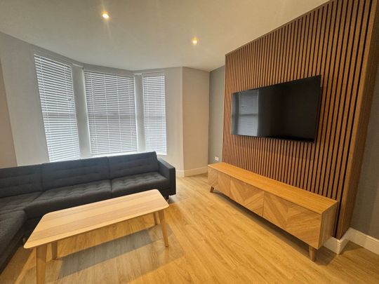 6 Bed Terraced House, Gresford Avenue, L17 - Photo 1