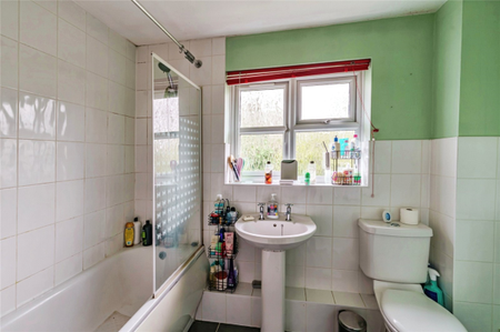 Horley 1 bedroom flat to rent - Photo 3
