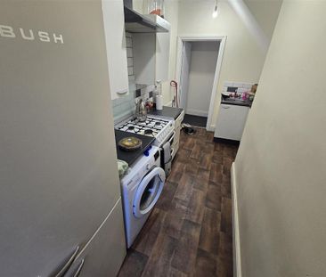 3 bedroom flat to rent - Photo 1