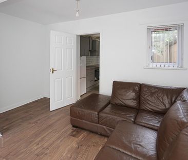 16 Empire Parade, BT126GN, Belfast - Photo 1