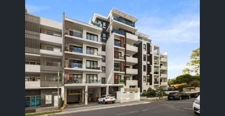 Designer Apartment Offering a Modern Lifestyle - Photo 3