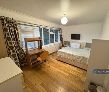 1 bedroom in a house share to rent - Photo 2