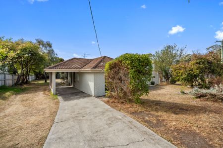 Neat & Tidy Home, Good Location - Lease until January 2025 only - Photo 2