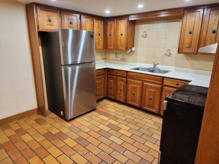 Detached Home For Lease | N8120140 - Photo 3