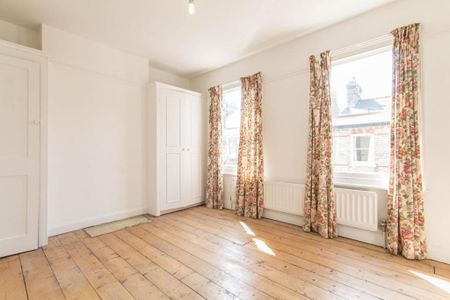 3 bedroom end of terrace house to rent - Photo 2