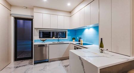 Modern 3 bedroom terrace house - Photo 2