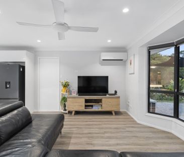 For Lease: Sophisticated Family Home with Swimming Pool - Photo 4