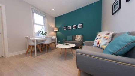 1 bedroom Flat To Let - Photo 2