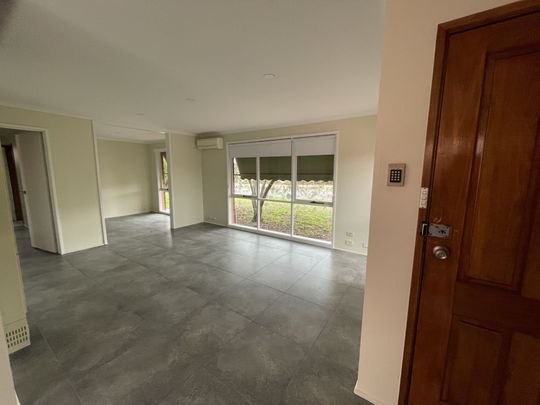 Seabrook's Finest! Newly renovated family home. - Photo 1