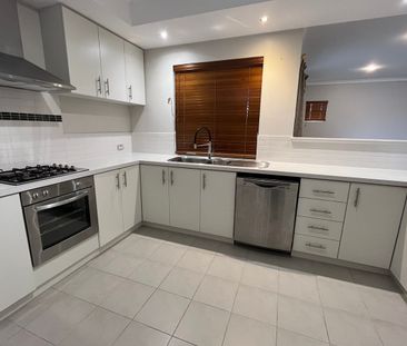 LOW MAINTENANCE LIVING IN EAST BUNBURY! - Photo 4