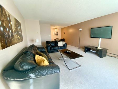 Edmonton Furnished Condo Rental in Westmount - Renovated & Furnished Suite In Glenora - Photo 4