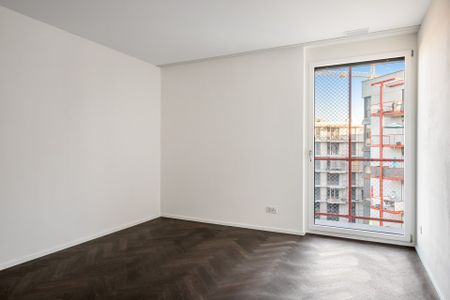 Modern home on the ground floor in a central location! - Photo 2