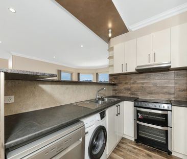 Charming Home in Prestigious O'Malley - Photo 2