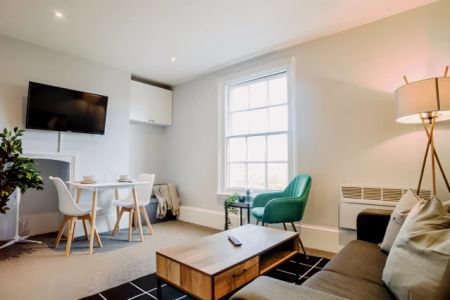 One-bed Apartment - Photo 3