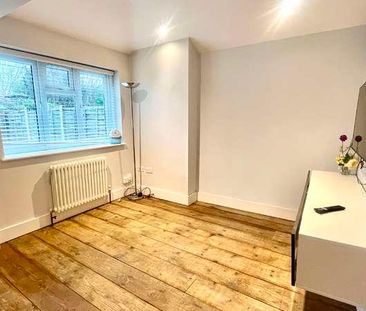 Kingston Road, Leatherhead, KT22 - Photo 2