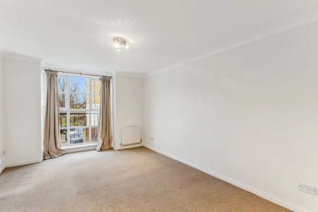 2 bedroom flat in Chiswick - Photo 4