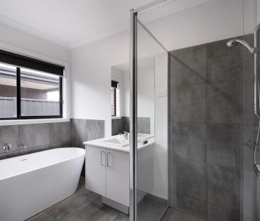 Modern home, offering comfortable living with low maintenance - Photo 2