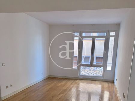 Flat for rent in Calle Antonio Pérez - Photo 2