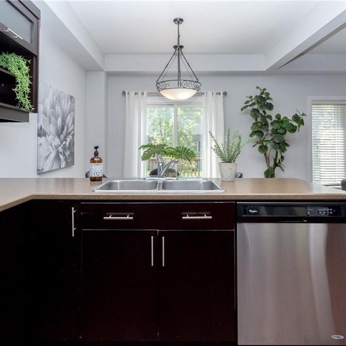 For Lease - 112 North Centre Road Unit# 14, London North, Ontario - Photo 1