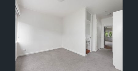 Fresh & Perfectly Positioned in Prime Armadale - Photo 2