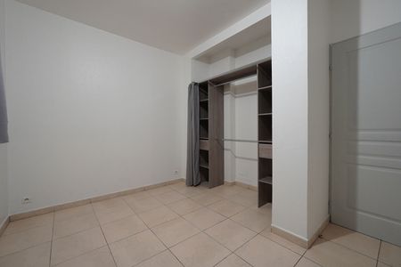 LE MUY - Appartement de plain pied - T2 de 52m2, - Photo 4