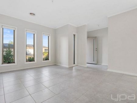 Stylish Comfort Meets Convenience - Photo 3