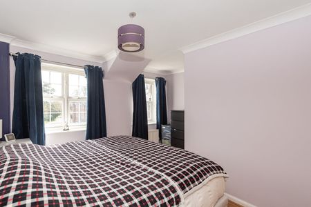 3 bedroom flat to rent, Available part-furnished now - Photo 2