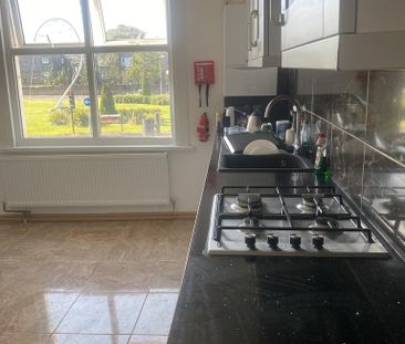 House share to rent - Photo 3