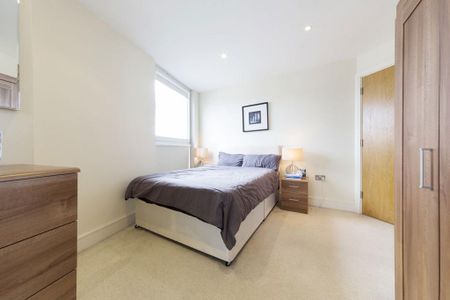 3 bedroom flat to rent - Photo 4