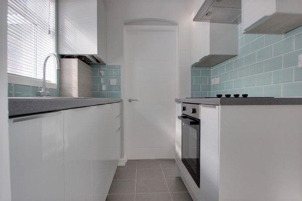 2 bedroom terraced house to rent - Photo 1