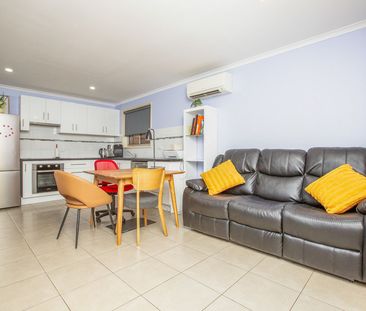 Furnished 1x1 - Courtyard + Carport - Photo 1