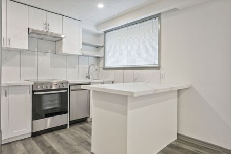 For Lease - 18 Thirty Third Street Unit# 5, Toronto, Ontario - Photo 3