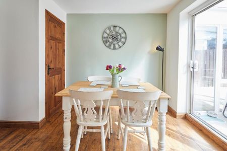 3 bedroom semi-detached house to rent - Photo 5