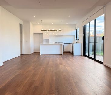 Brand New Designer Townhouses in Prime Thomastown Location - Photo 3