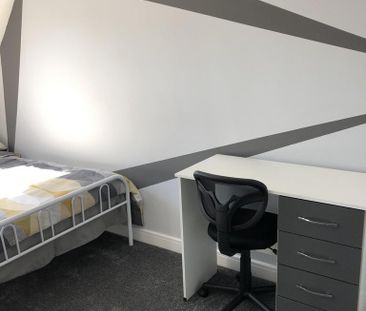 8 bedroom terraced house to rent - Photo 6