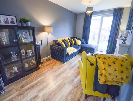 2 Bedroom End Terrace To Let - Photo 2